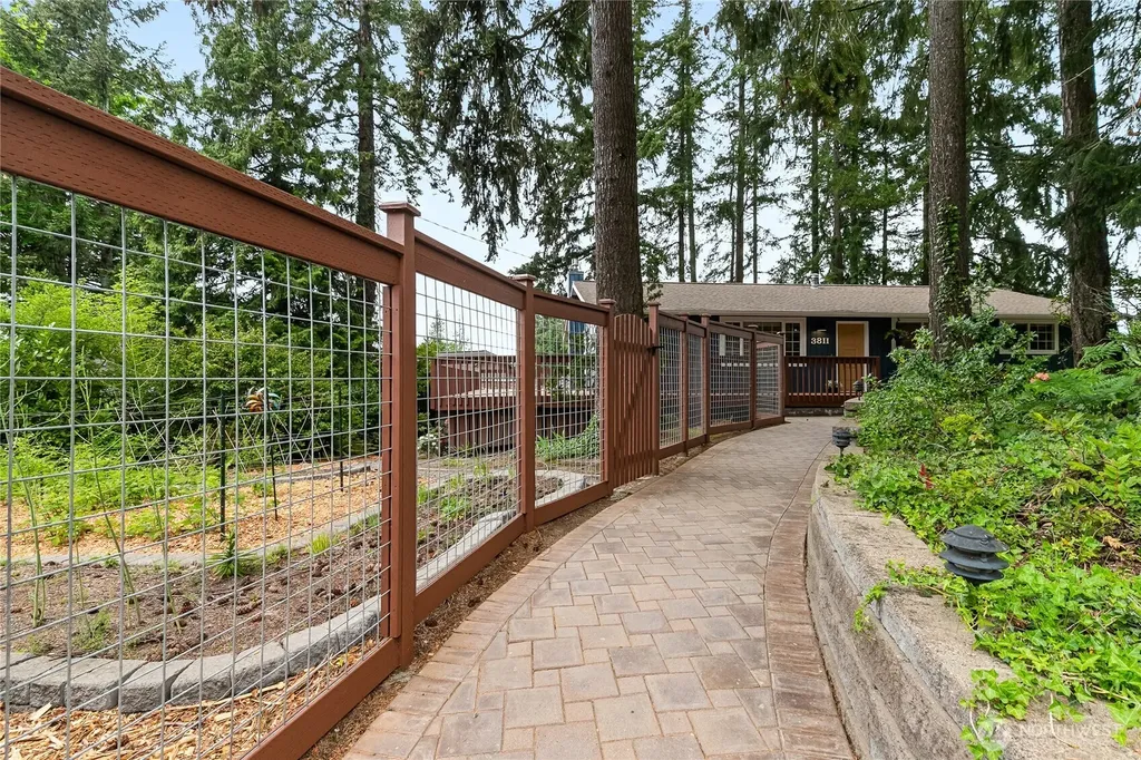 3811 Lakeway Drive Bellingham WA 98229