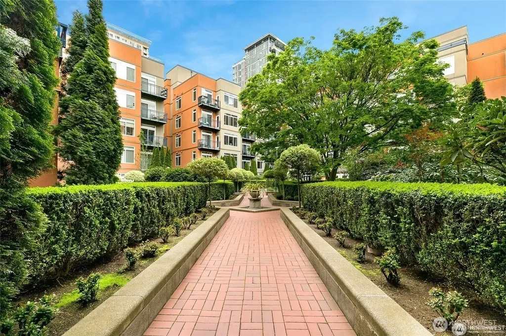 2415 2nd Avenue Seattle WA 98121