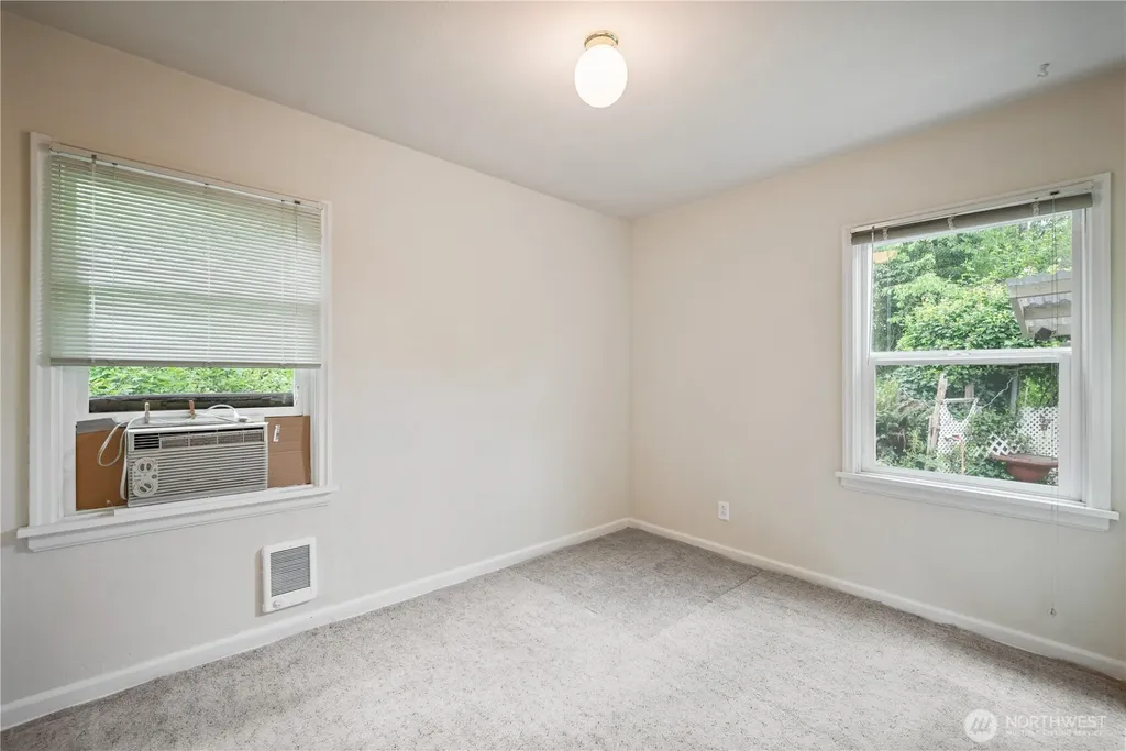 208 NE Kirby Castle Rock WA 98611