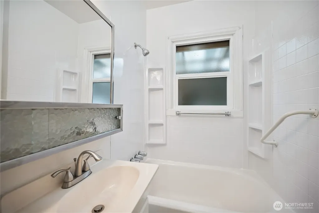 208 NE Kirby Castle Rock WA 98611