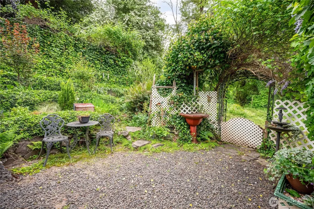 208 NE Kirby Castle Rock WA 98611