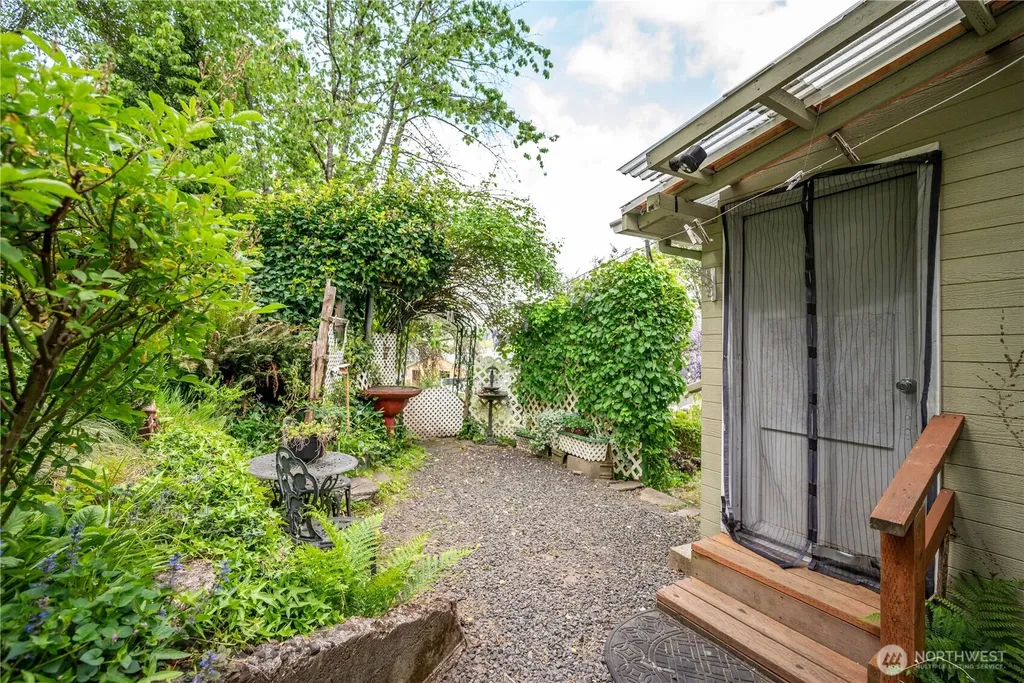 208 NE Kirby Castle Rock WA 98611