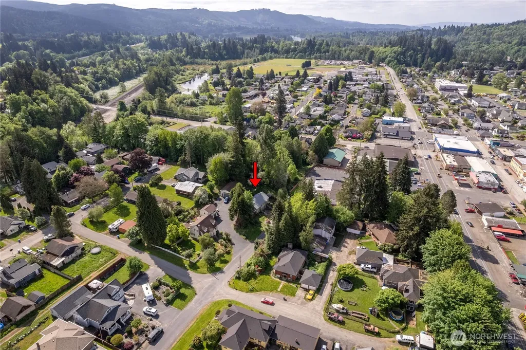 208 NE Kirby Castle Rock WA 98611