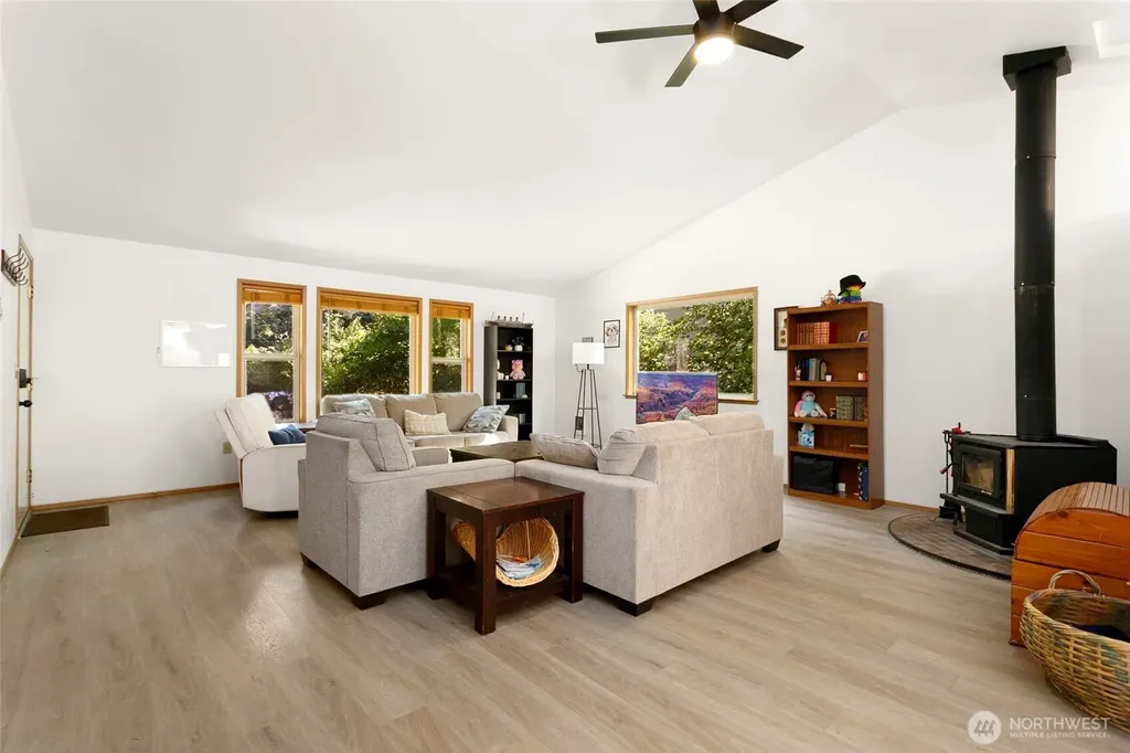 22341 Glenview Court SE Yelm WA 98597