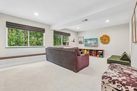 12022 210th Place SE Issaquah WA 98027
