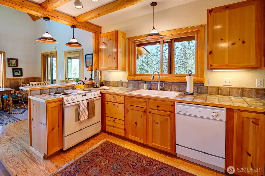 21 Timber Creek Lane Winthrop WA 98862