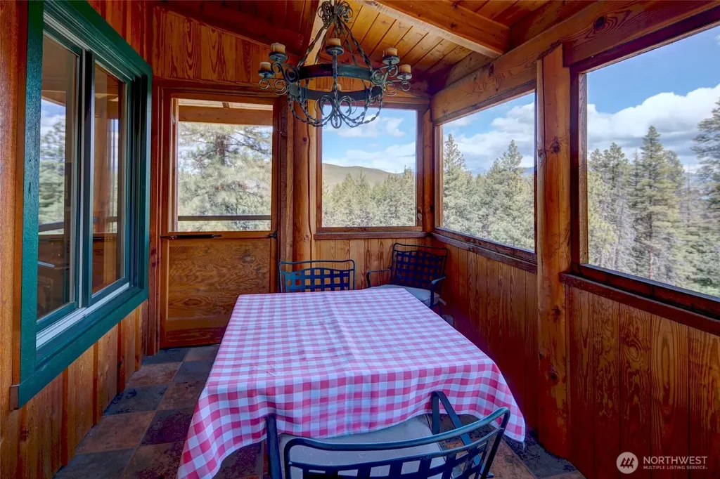 21 Timber Creek Lane Winthrop WA 98862