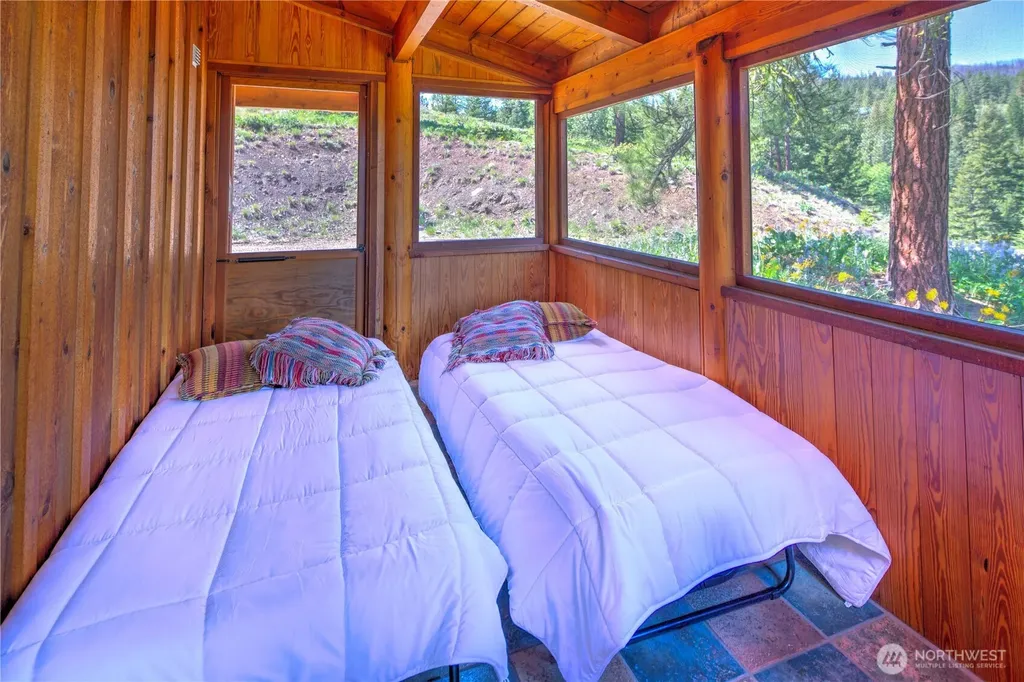 21 Timber Creek Lane Winthrop WA 98862