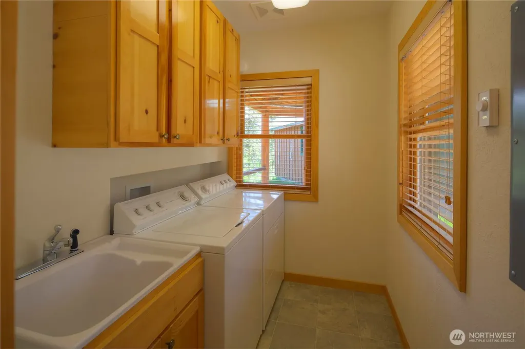 21 Timber Creek Lane Winthrop WA 98862