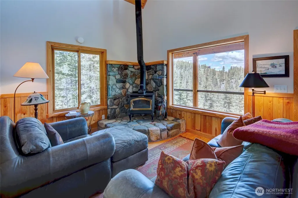 21 Timber Creek Lane Winthrop WA 98862
