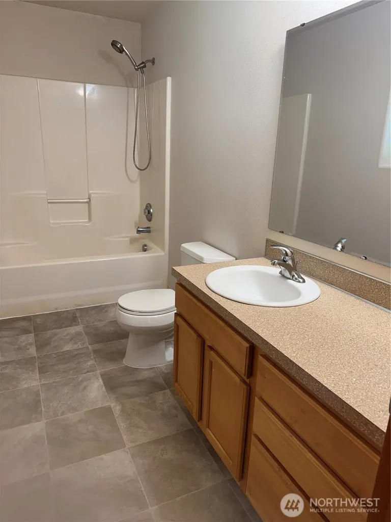 95 Barnes Street Kelso WA 98626