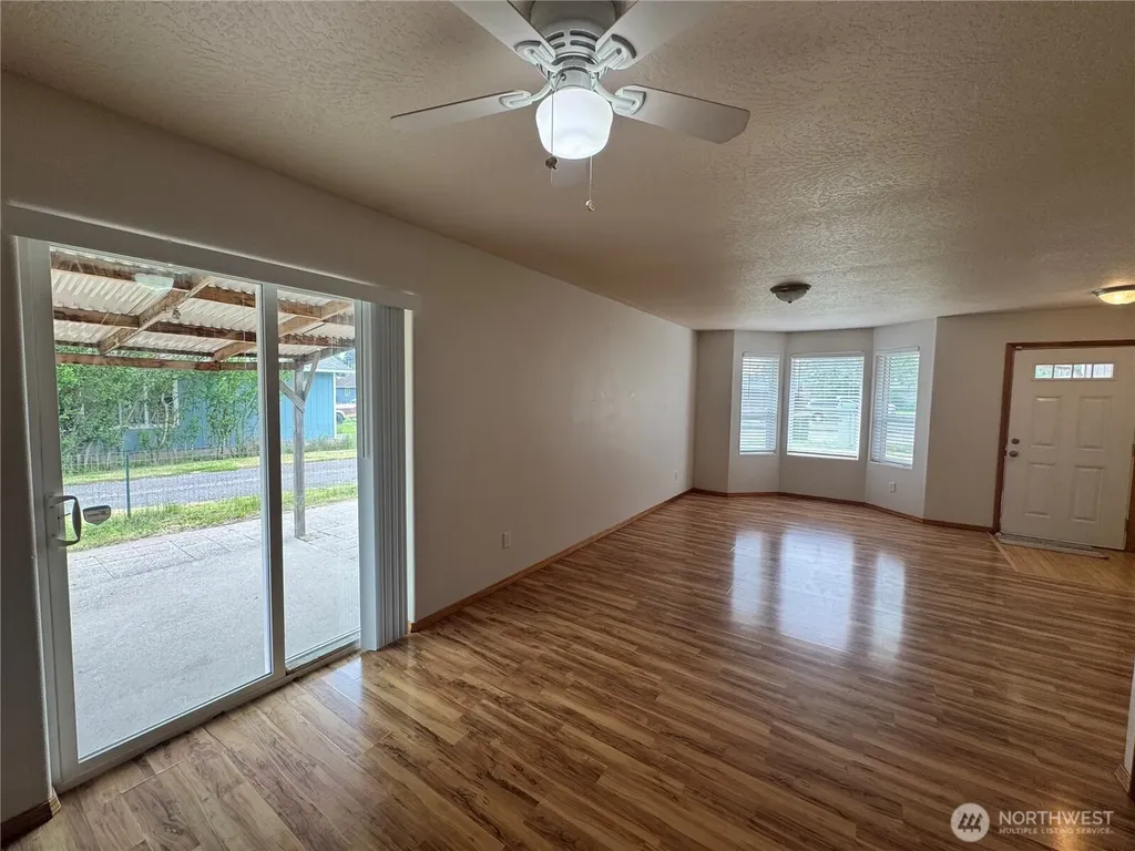 95 Barnes Street Kelso WA 98626
