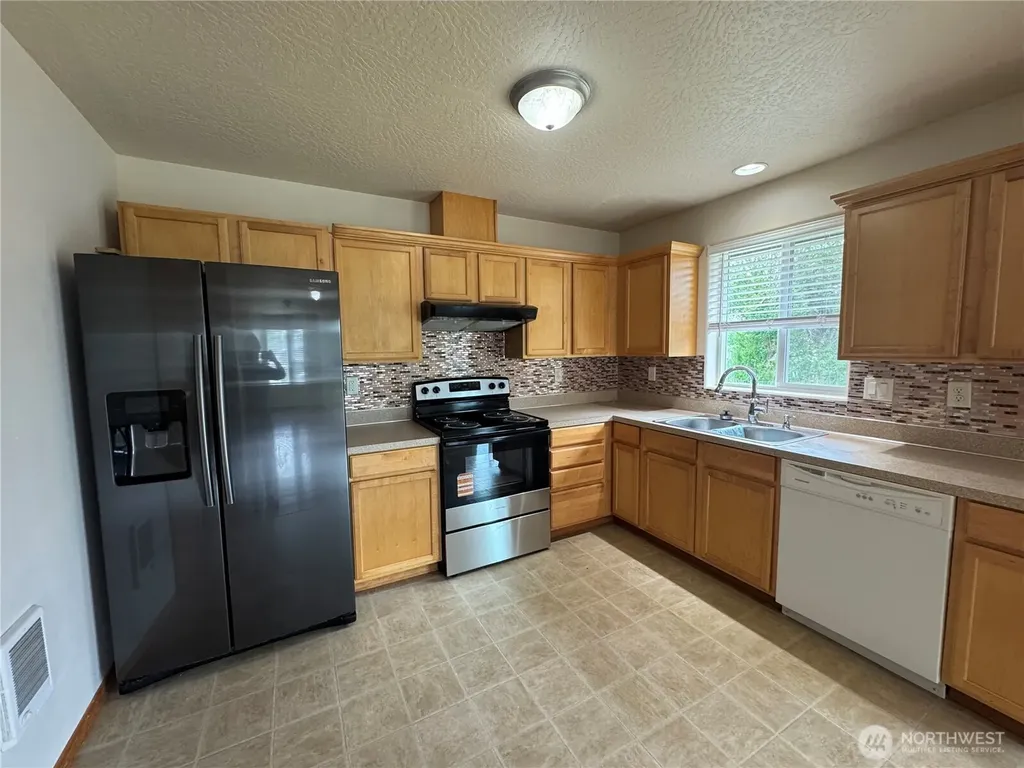 95 Barnes Street Kelso WA 98626