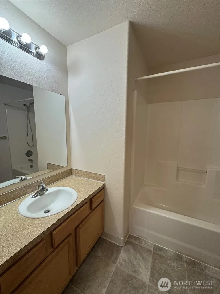 95 Barnes Street Kelso WA 98626