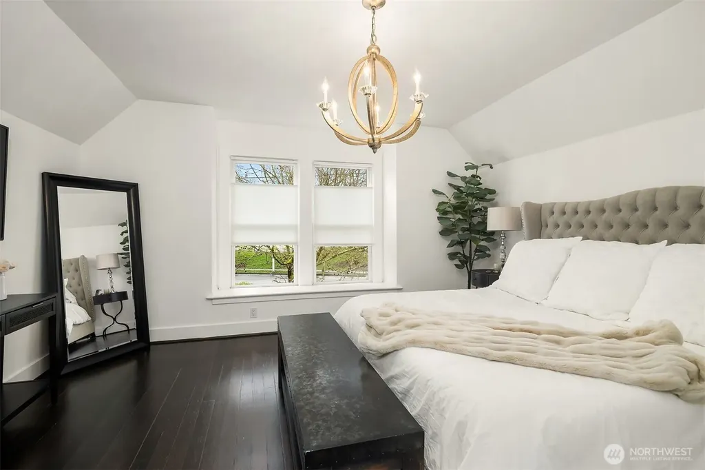 2009 E John Street Seattle WA 98112