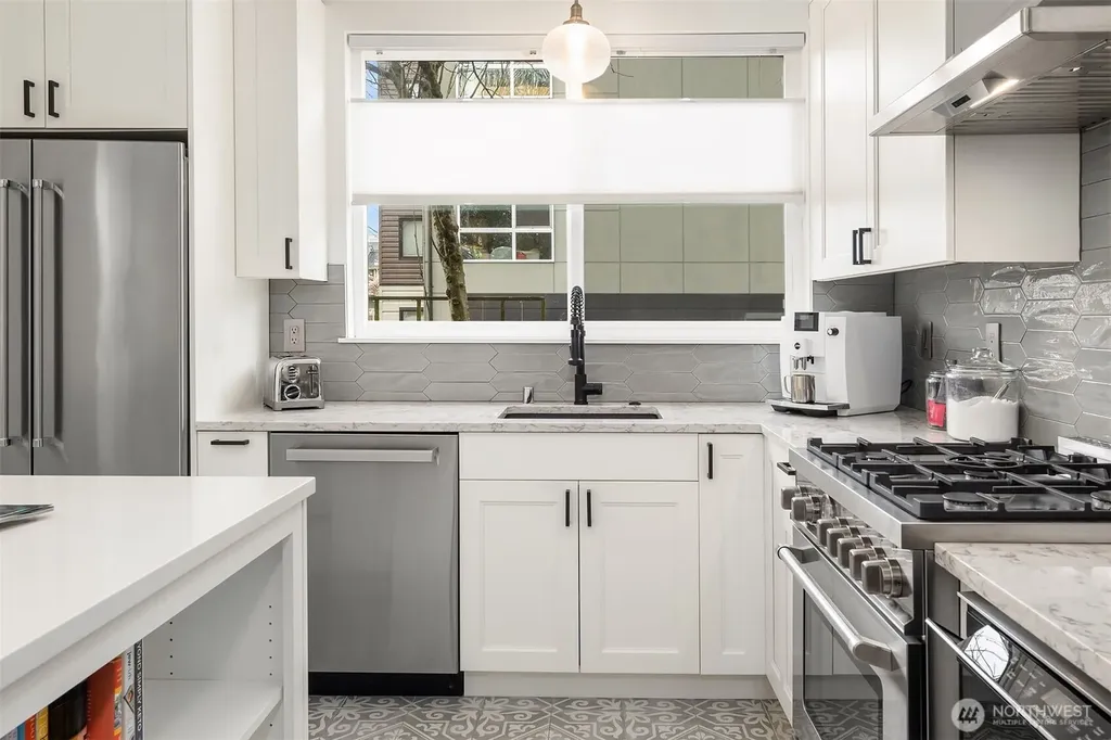 2009 E John Street Seattle WA 98112