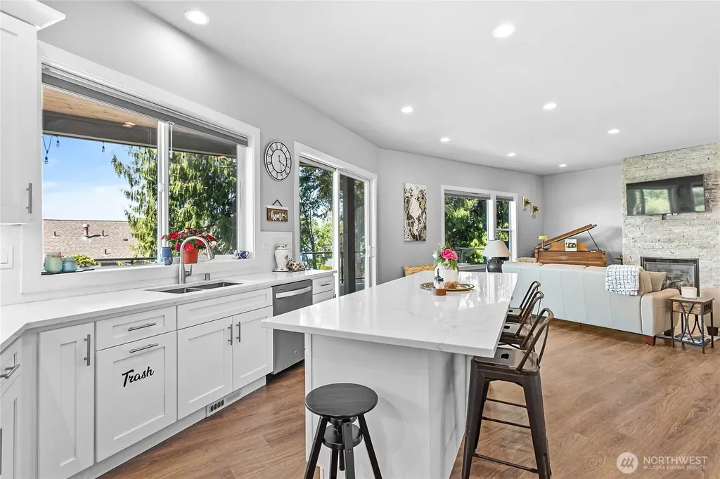 5544 Whitehorn Way Blaine WA 98230