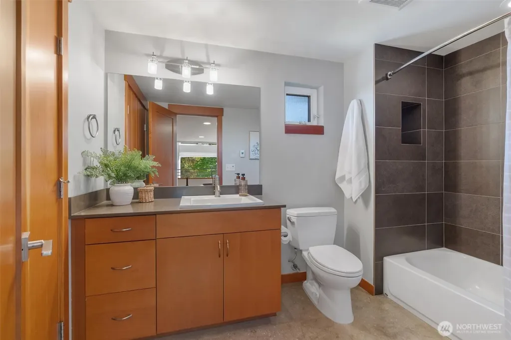1722 California Avenue SW Seattle WA 98116