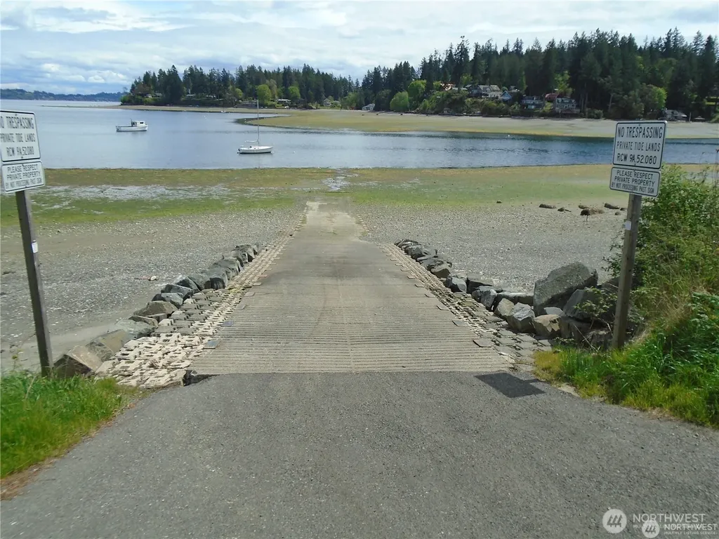 16456 Hoff Road NW Lakebay WA 98349
