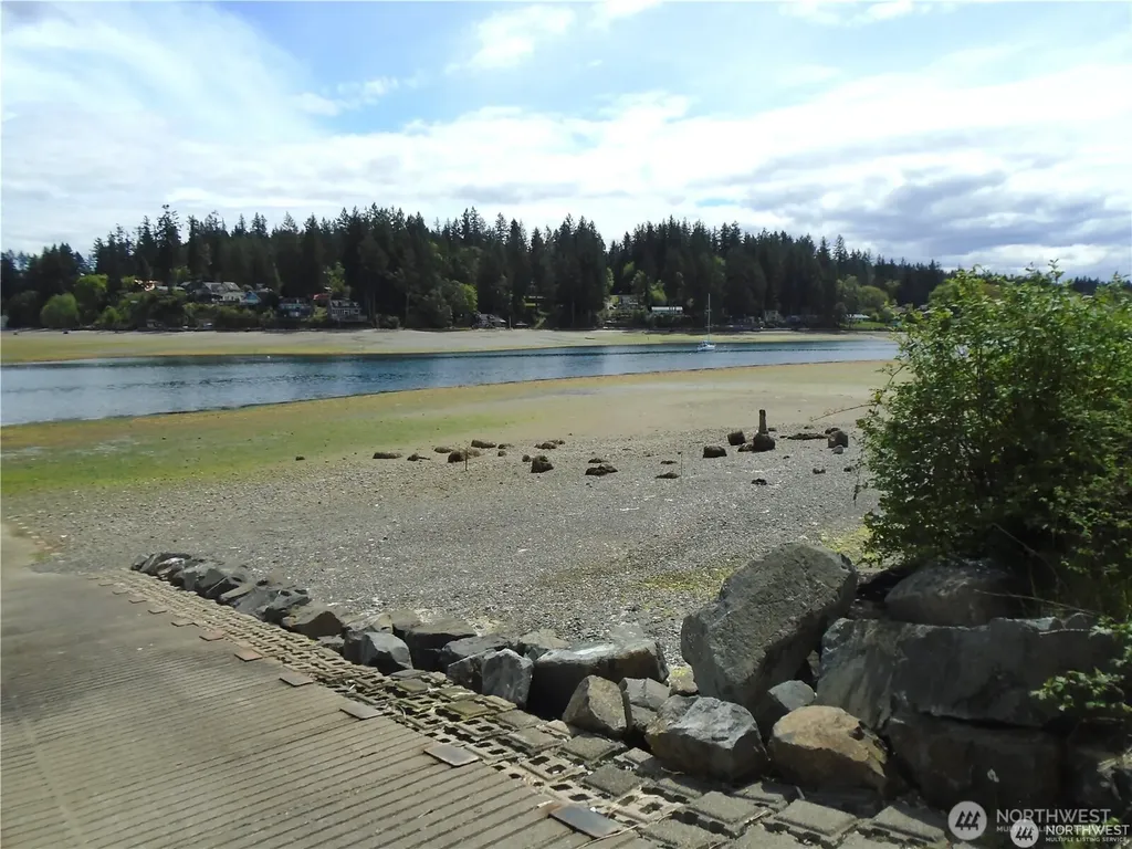 16456 Hoff Road NW Lakebay WA 98349