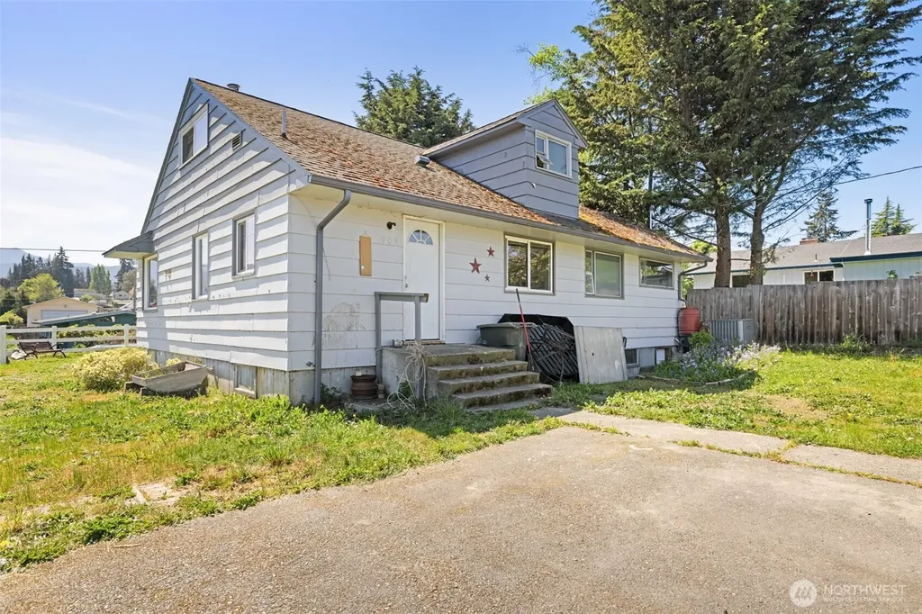 905 W 11th Street Port Angeles WA 98363