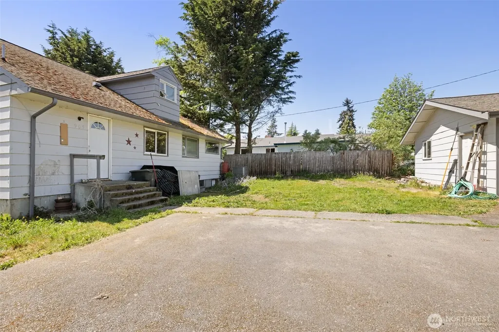 905 W 11th Street Port Angeles WA 98363