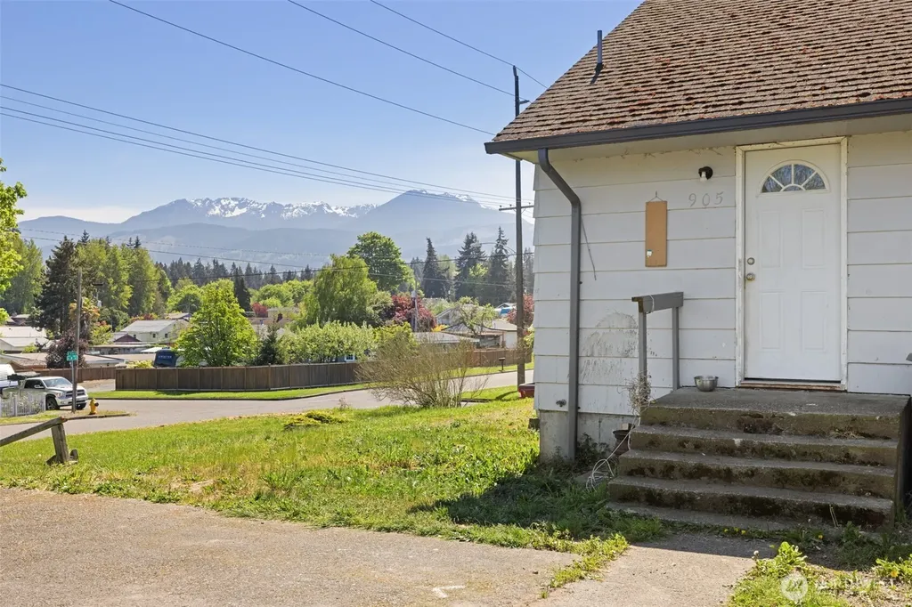 905 W 11th Street Port Angeles WA 98363