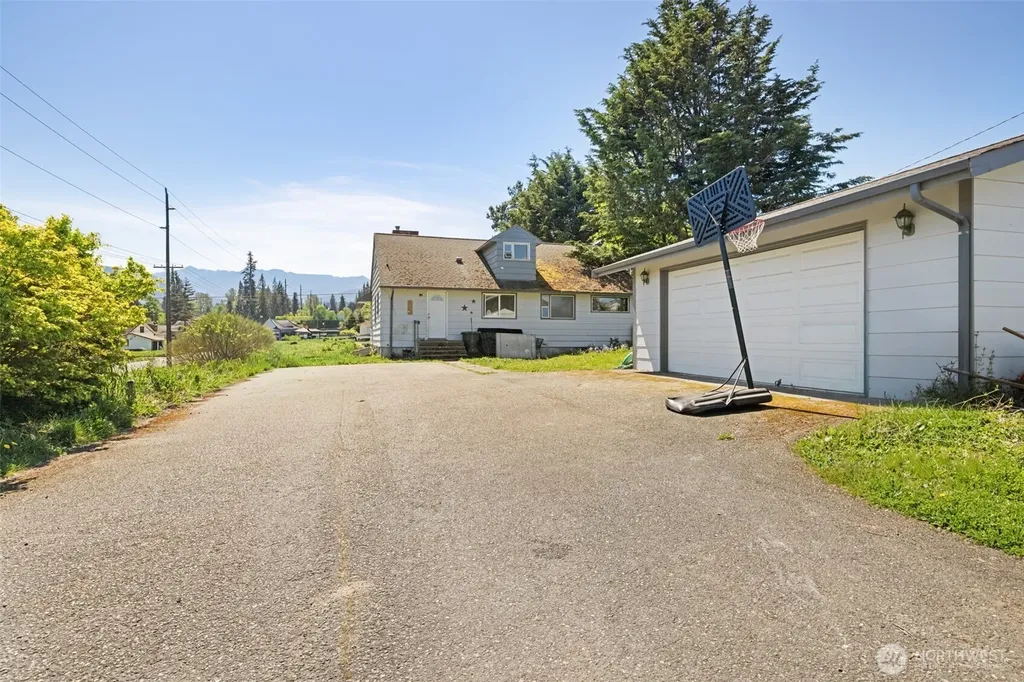 905 W 11th Street Port Angeles WA 98363