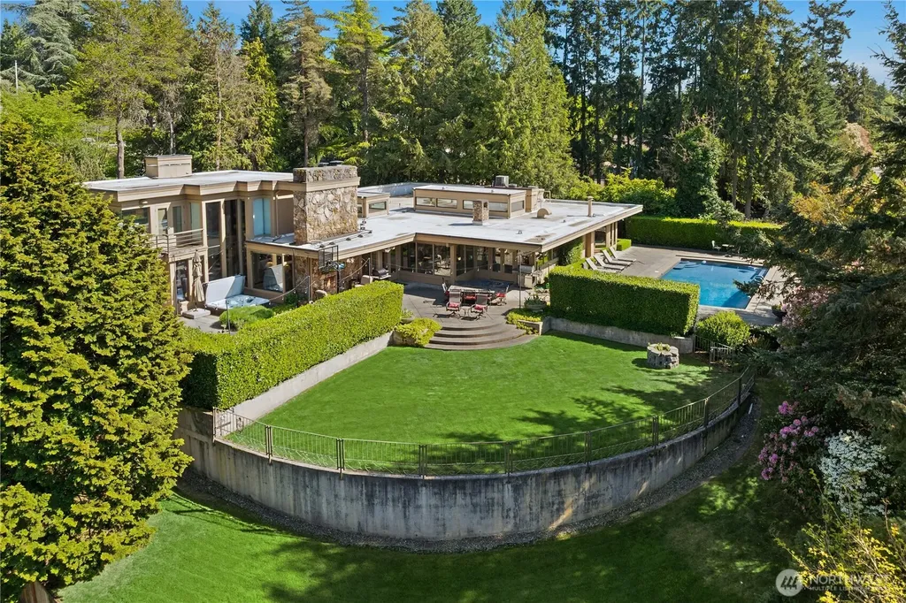3111 Hunts Point Circle Hunts Point WA 98004