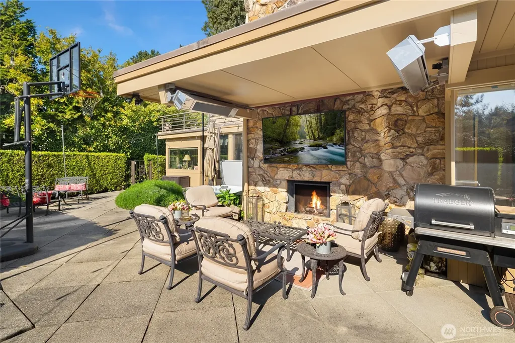 3111 Hunts Point Circle Hunts Point WA 98004