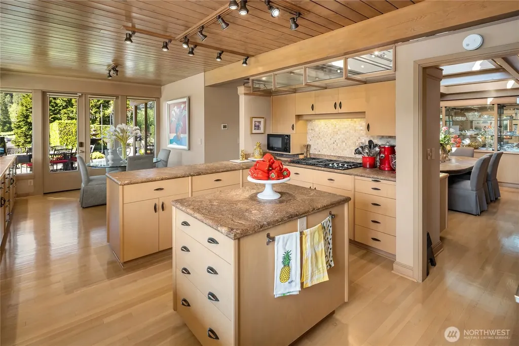 3111 Hunts Point Circle Hunts Point WA 98004