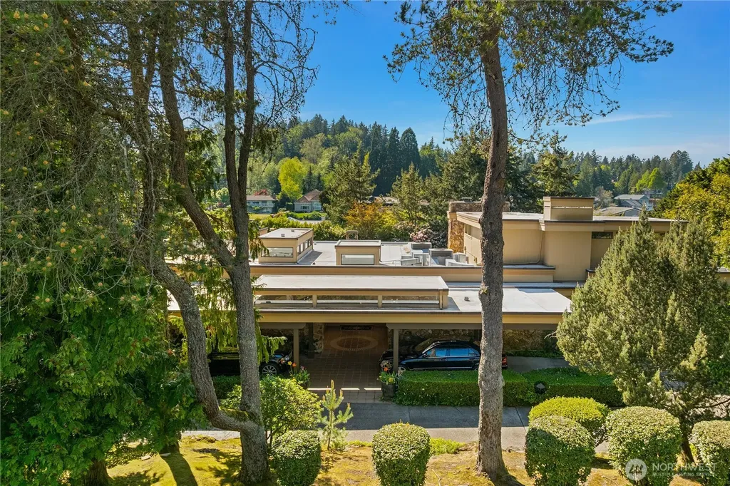 3111 Hunts Point Circle Hunts Point WA 98004