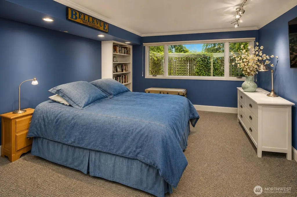 3111 Hunts Point Circle Hunts Point WA 98004