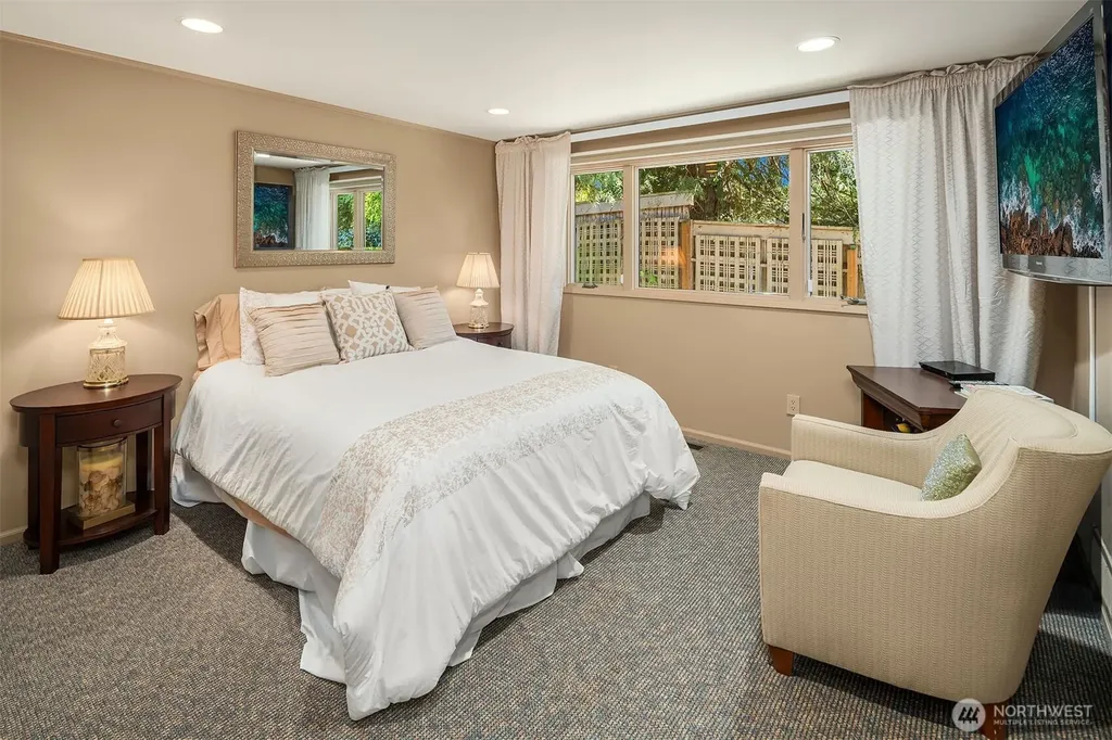 3111 Hunts Point Circle Hunts Point WA 98004