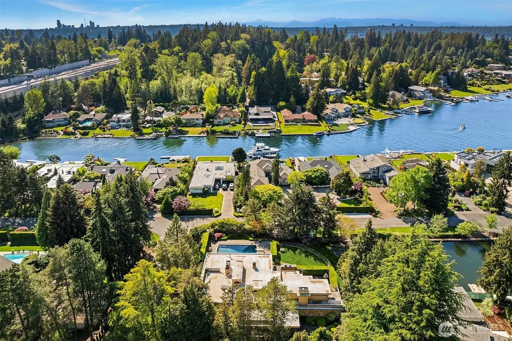 3111 Hunts Point Circle Hunts Point WA 98004
