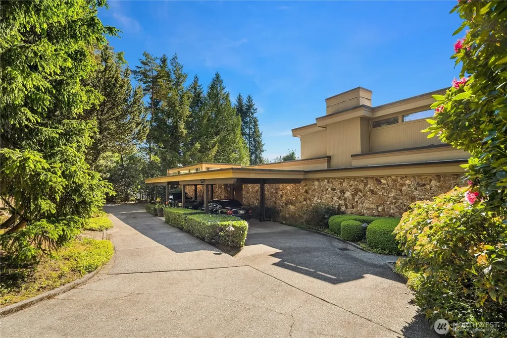 3111 Hunts Point Circle Hunts Point WA 98004