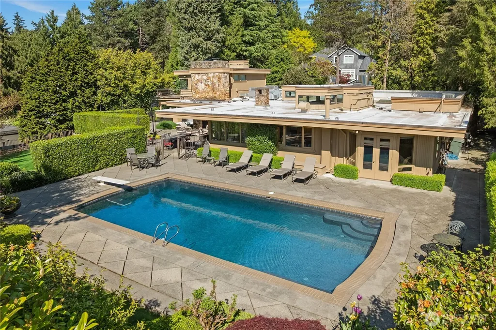 3111 Hunts Point Circle Hunts Point WA 98004