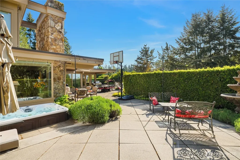3111 Hunts Point Circle Hunts Point WA 98004