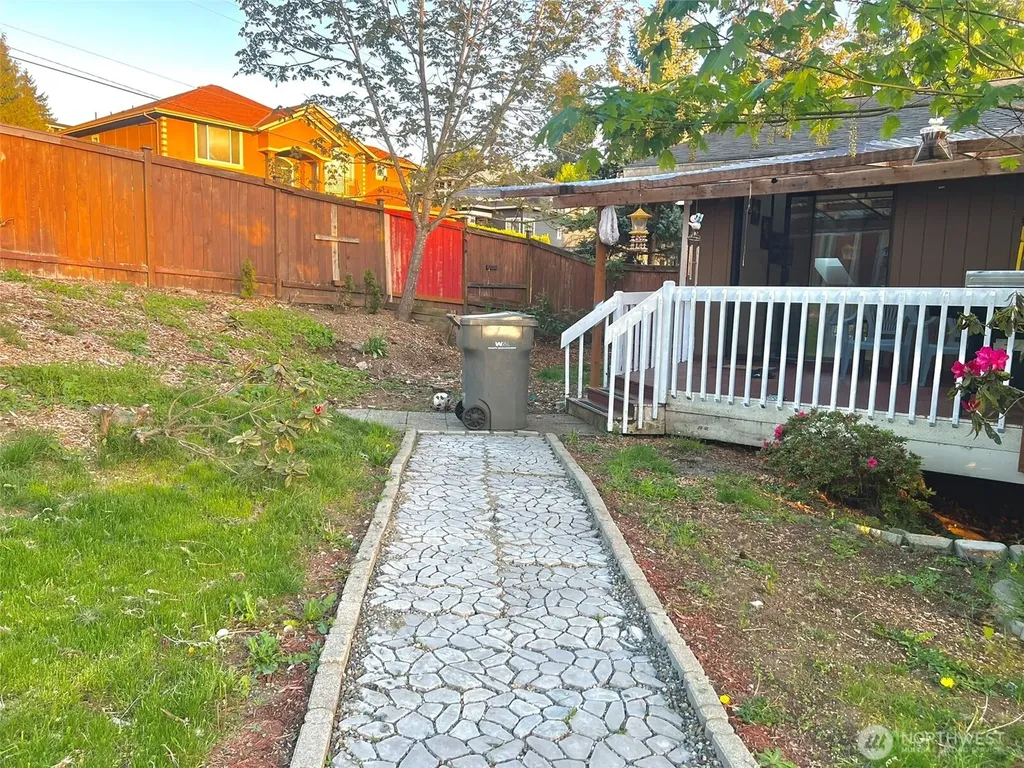 11524 SE 322nd Place Auburn WA 98092
