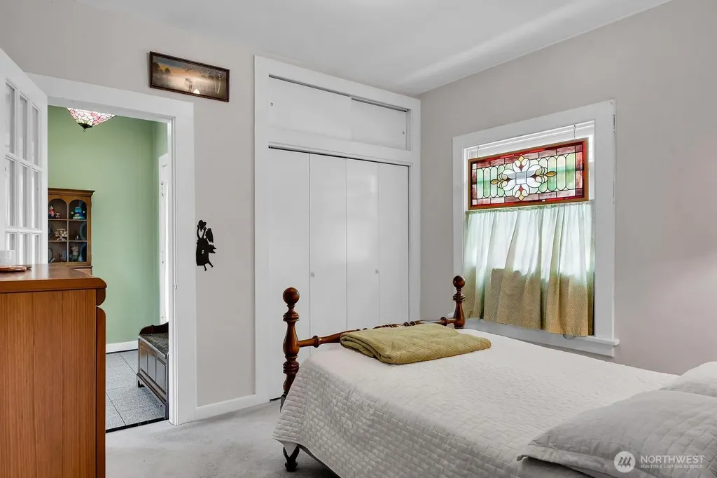 2719 Nob Hill Avenue N Seattle WA 98109