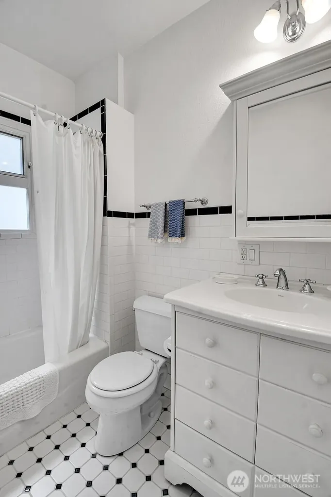 2719 Nob Hill Avenue N Seattle WA 98109