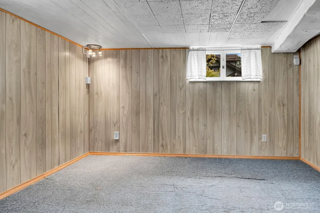2719 Nob Hill Avenue N Seattle WA 98109