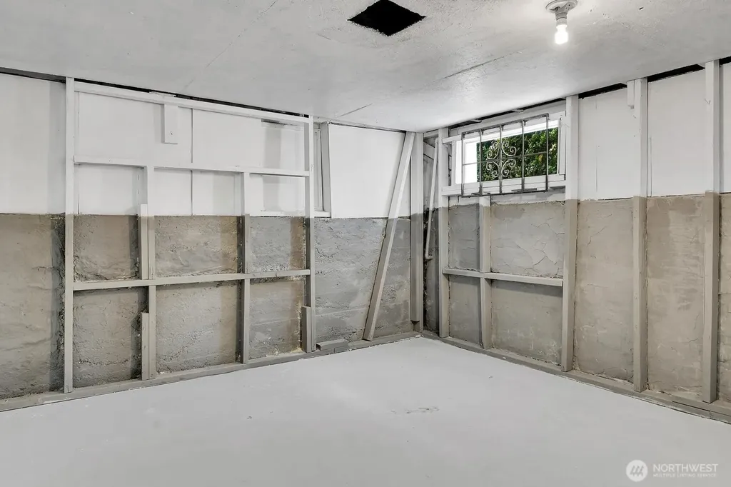 2719 Nob Hill Avenue N Seattle WA 98109