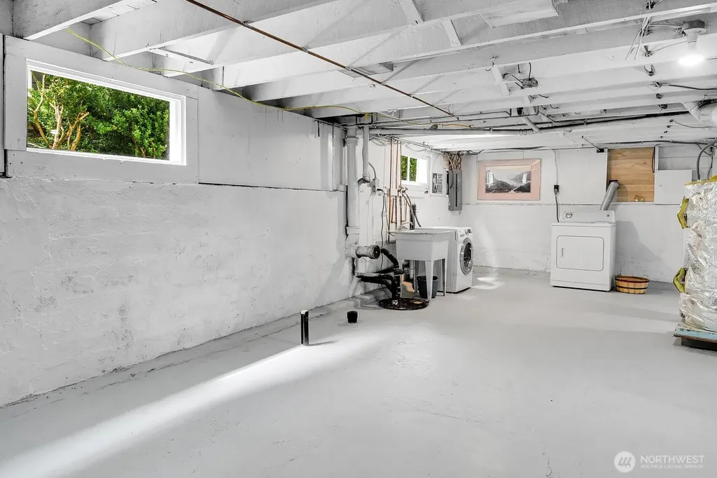 2719 Nob Hill Avenue N Seattle WA 98109