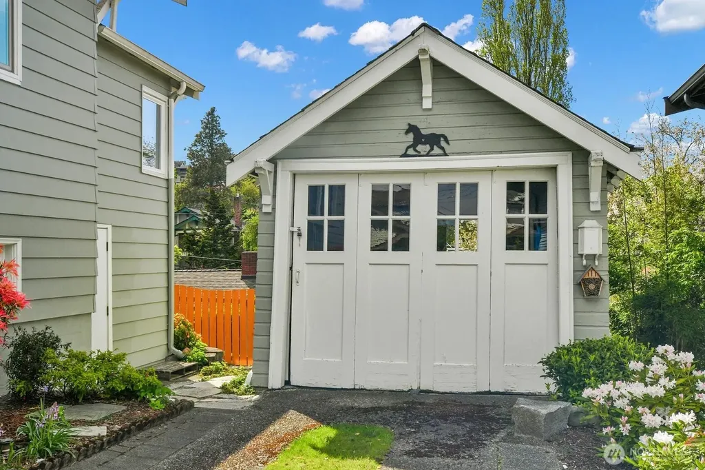2719 Nob Hill Avenue N Seattle WA 98109