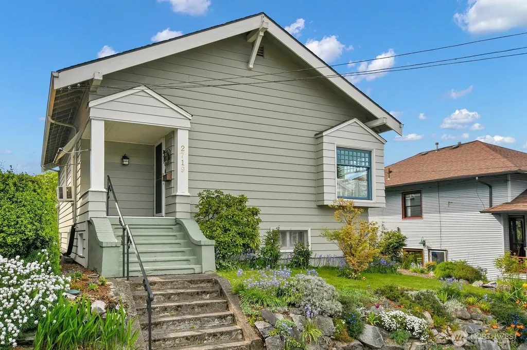 2719 Nob Hill Avenue N Seattle WA 98109