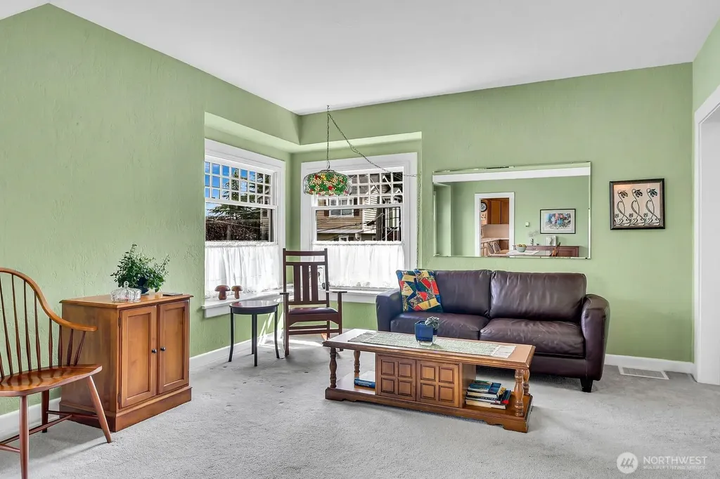 2719 Nob Hill Avenue N Seattle WA 98109