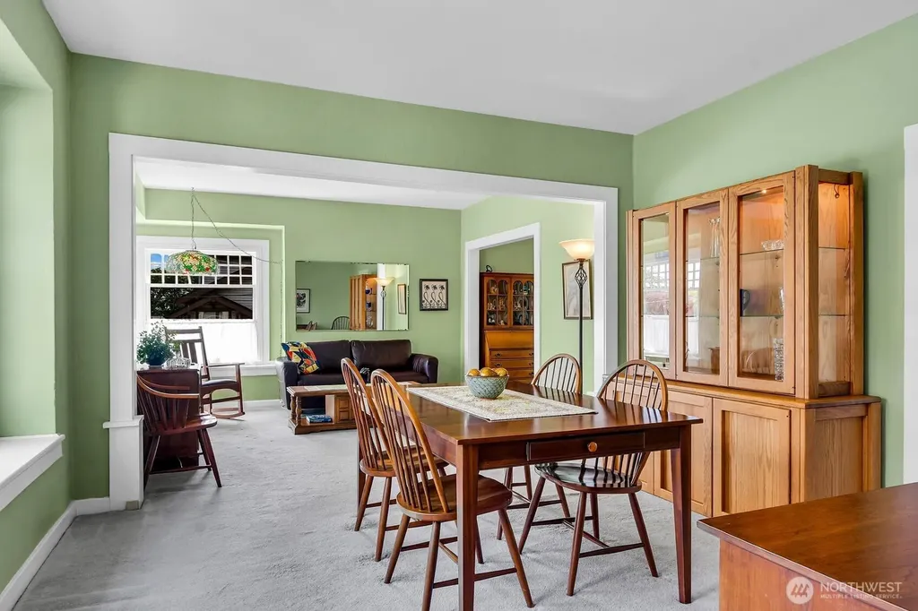 2719 Nob Hill Avenue N Seattle WA 98109