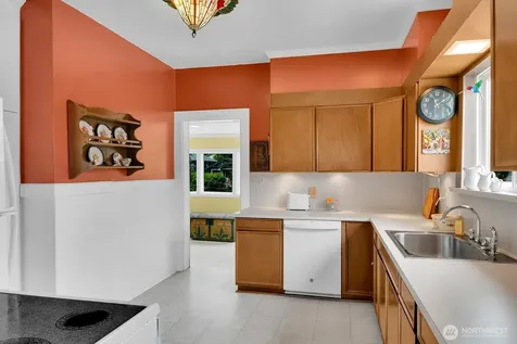 2719 Nob Hill Avenue N Seattle WA 98109