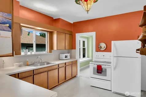 2719 Nob Hill Avenue N Seattle WA 98109